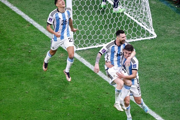 阿斯：恩佐与队友现身马德里看网球比赛，切尔西知晓其行程