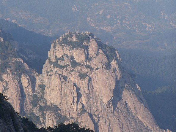 泰山队门将的定位探讨：从防线到战术枢纽