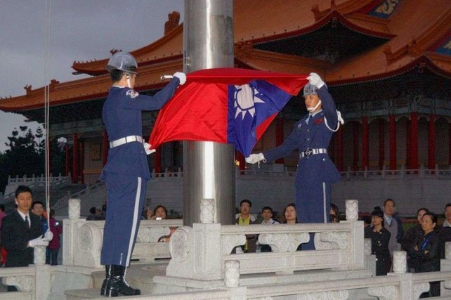 TA：利兹联门将梅斯利耶离队，将以自由身身份加盟阿森纳